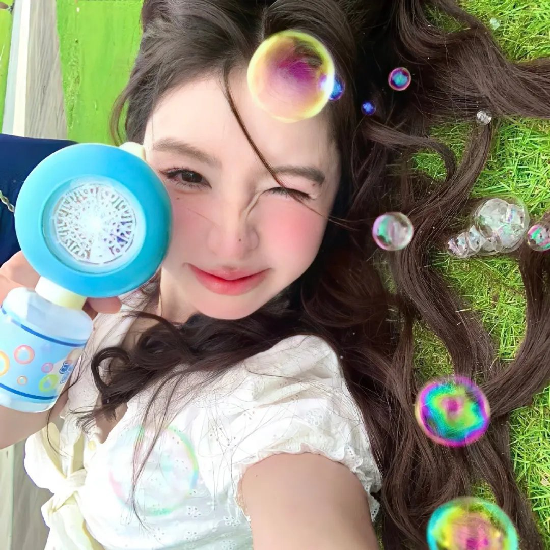 隔楼女孩:我们之间的层距